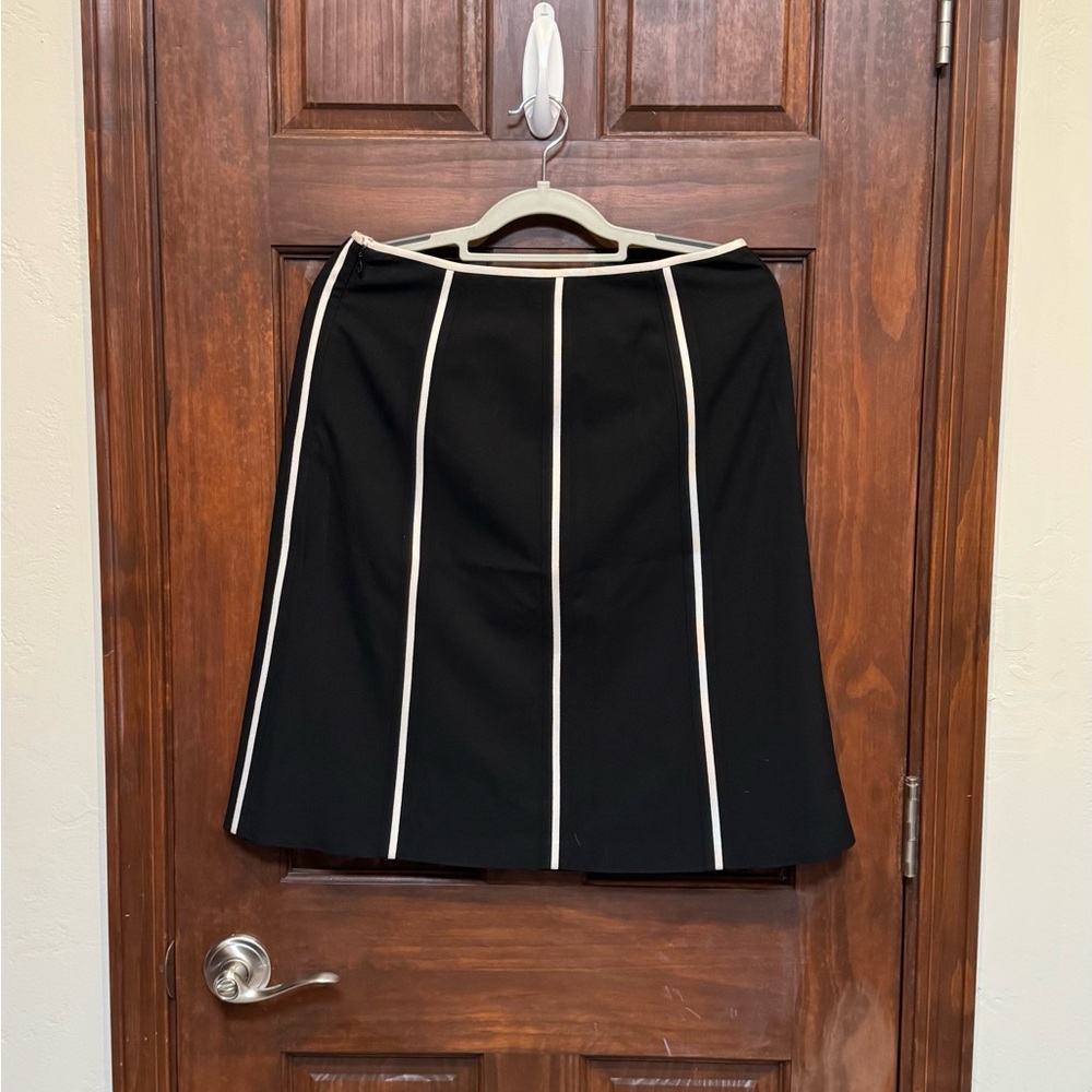 Exquisite, Ann Taylor A-Line skirt with white piping, size 10P.